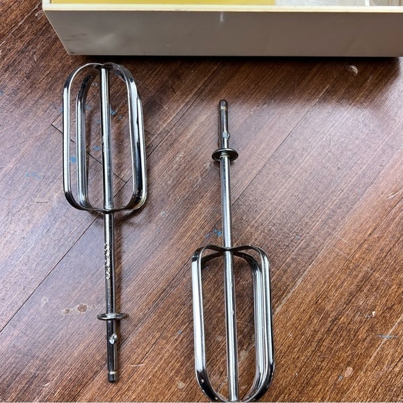 MCM Vintage Sears Roebuck Wall Mount / 2 Blades / Cord NO Mixer Harvest Yellow - Picture 6 of 13